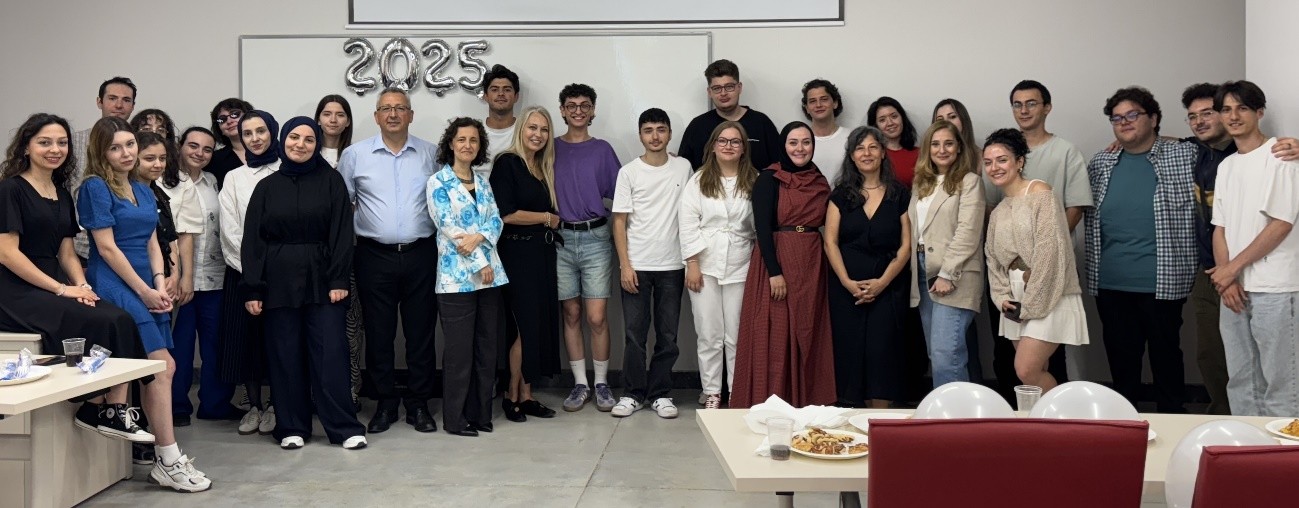 İngilizce Mütercim ve Tercümanlık Bölümü ilk mezunlarını verdi