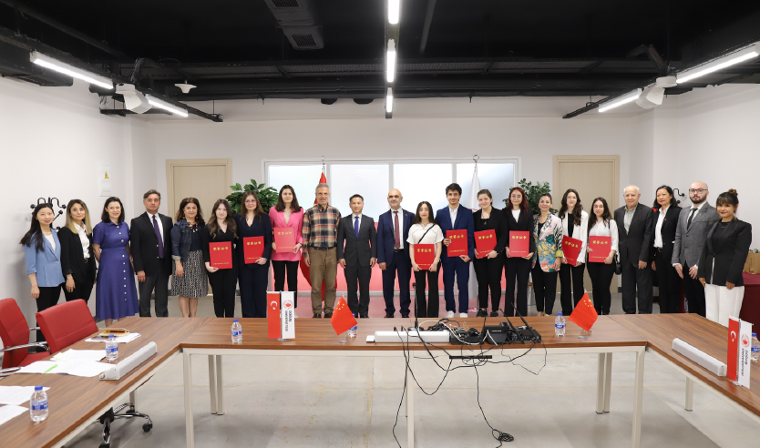 Çin Başkonsolos Bursu’nu kazanan öğrenciler için sertifika töreni